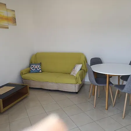 Marta - One Bedroom With Sea View شقة راب