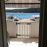 Marta - One Bedroom With Sea View Apartman Rab Town